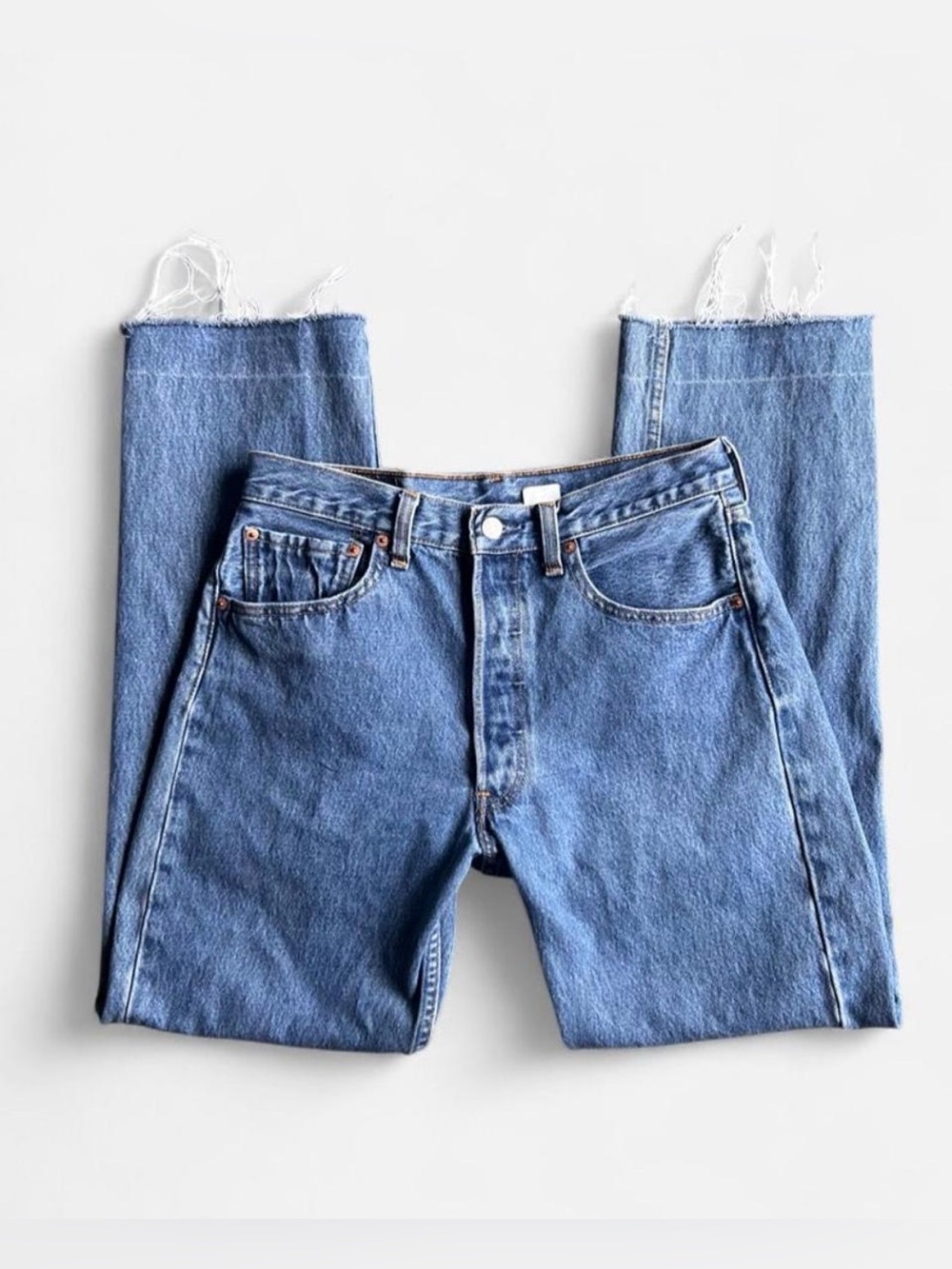 Vintage Levi's 501 button fly medium blue jeans Men’s 32x32 made in Hong Kong - Picture 1 of 9